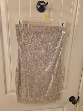 Windsor Gold Sequin Strapless Mini Dress. Size M/L